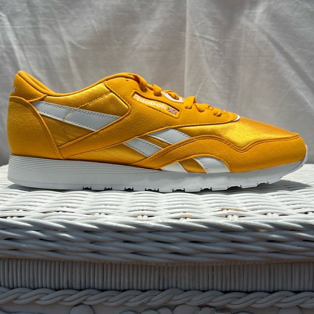 Reebok Men’s Yellow/Gold classic sneakers